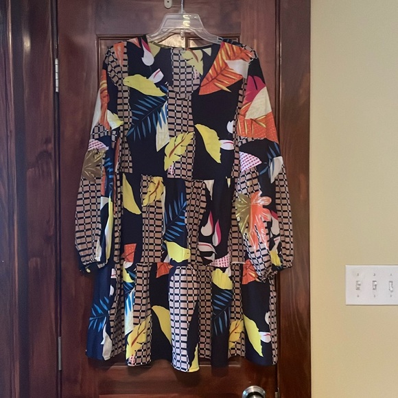 Beautiful swing dress balloon sleeves vneck - Picture 1 of 4